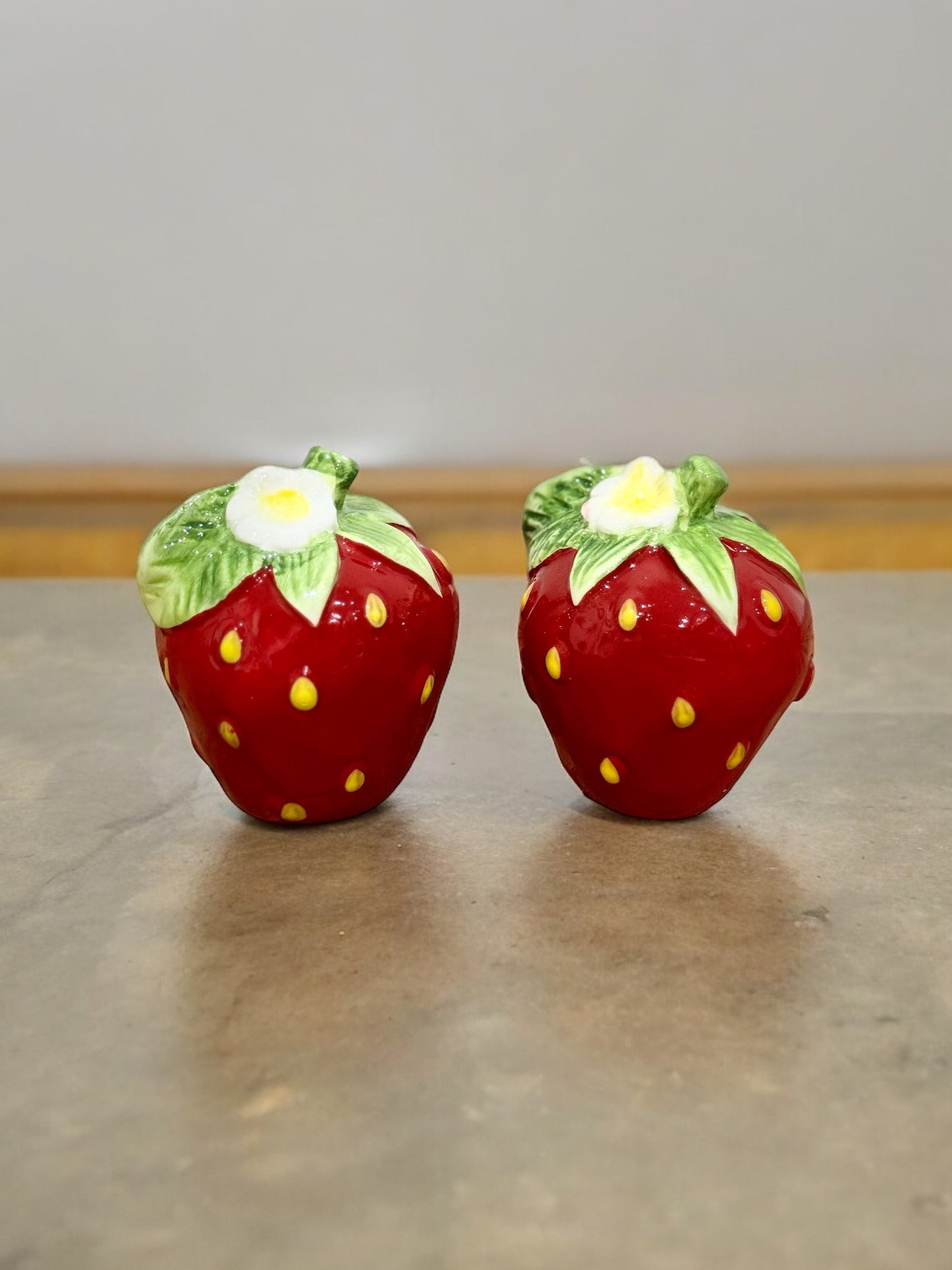 Salero y pimentero Fresas